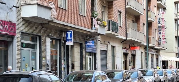 negozio vendita - Torino via Lancia 78